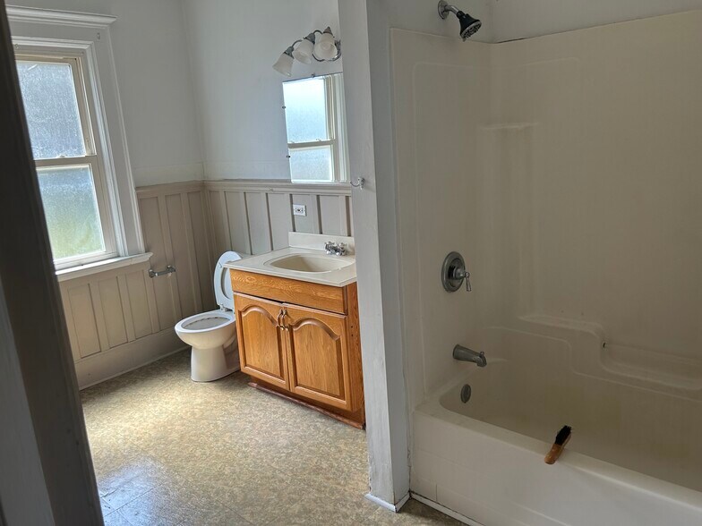 2nd Floor bathroom (1) - 229 N Lowell Ave