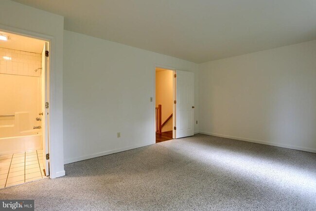 Building Photo - 730 Cambridge Ct