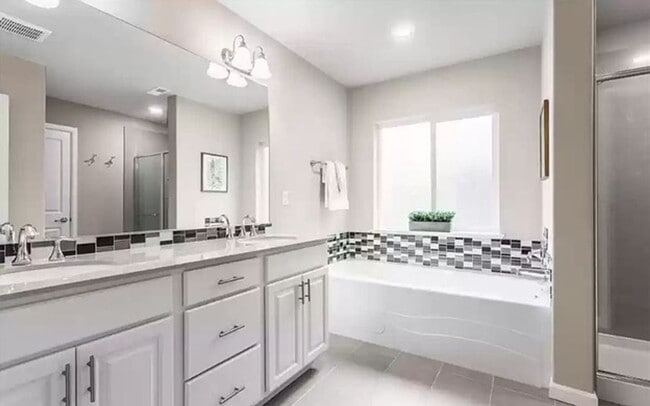 Building Photo - Gorgeous home with 4 Bedroom and 2.5 Bathroom