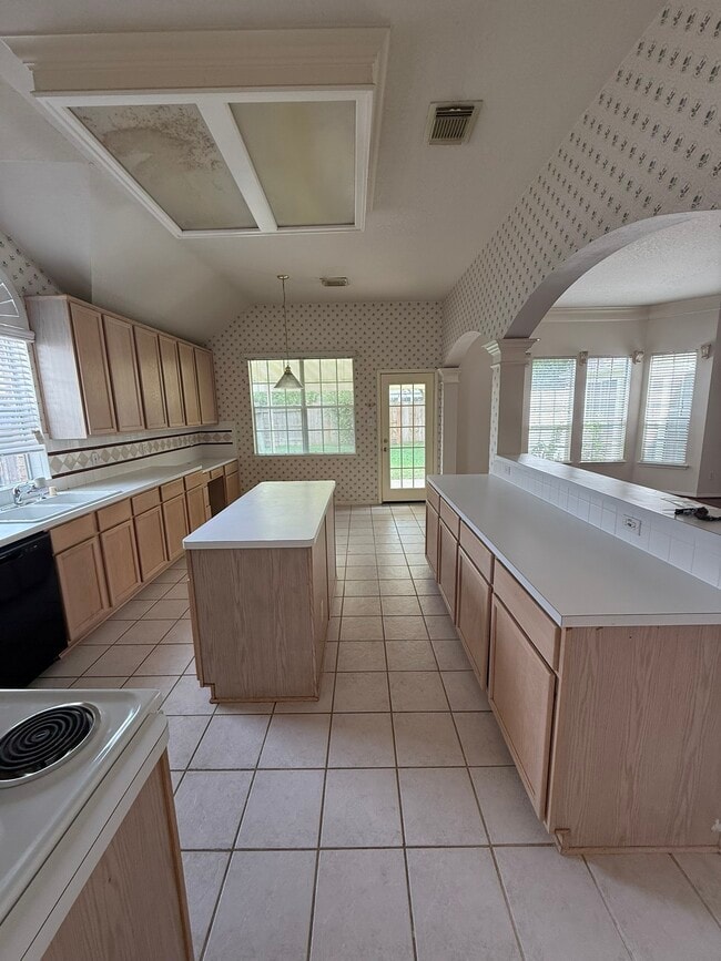 Building Photo - 2315 Glendavon Ln