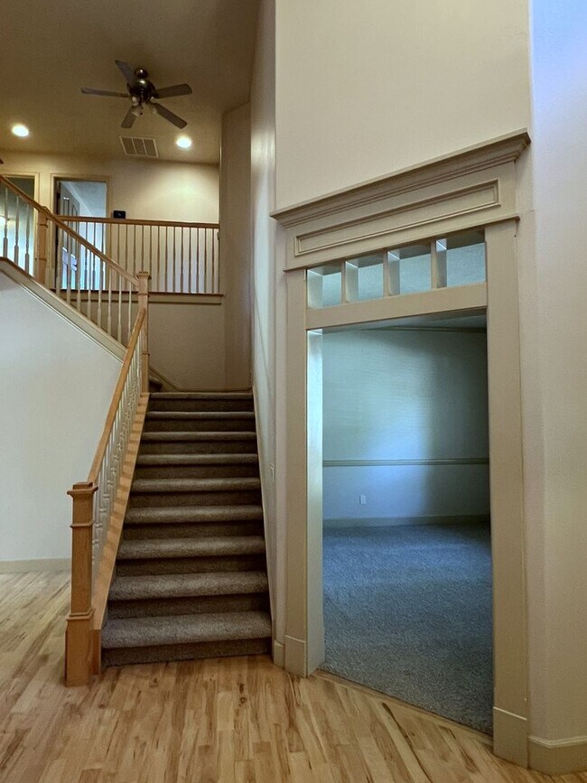 Building Photo - Beautiful 4 bed 3.5 bath home in Eagle jus...