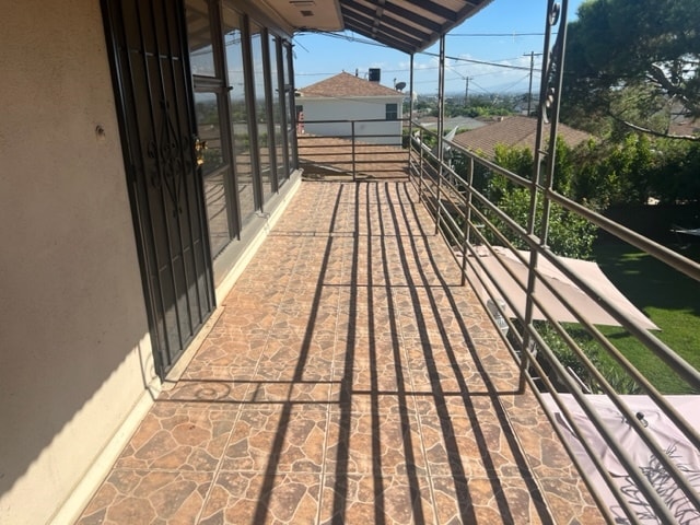 Building Photo - 5913 S Fairfax Ave