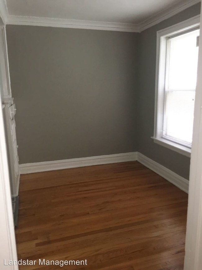 Interior Photo - 1525 W Estes Ave