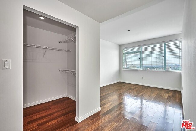 Building Photo - 3785 Wilshire Blvd