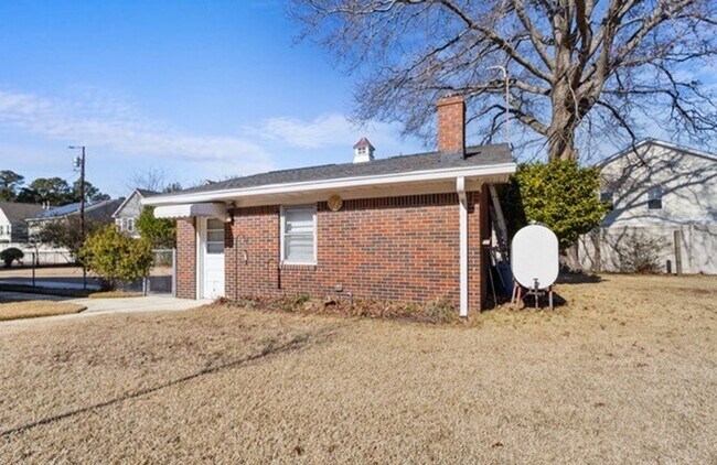 Building Photo - 1404 Shelton Rd