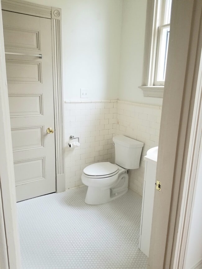 Building Photo - 2112 Monteiro Ave