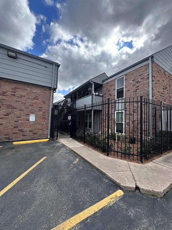 Building Photo - 4450 Sherwood Ln