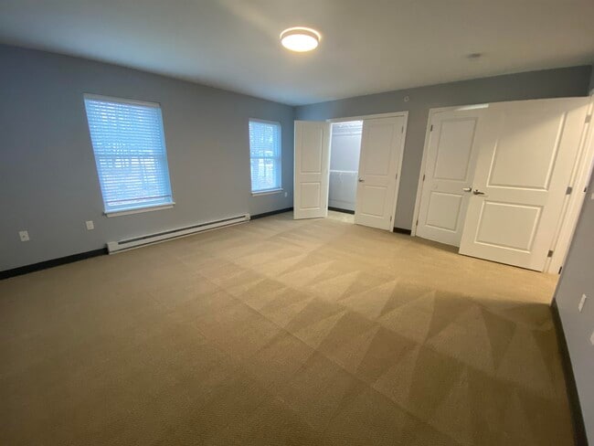 Building Photo - 27 E Ridge Dr
