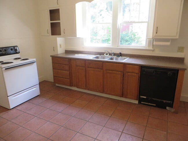 Building Photo - 1211 Fulton St