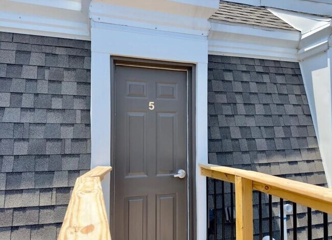 Building Photo - 709 N Duke St