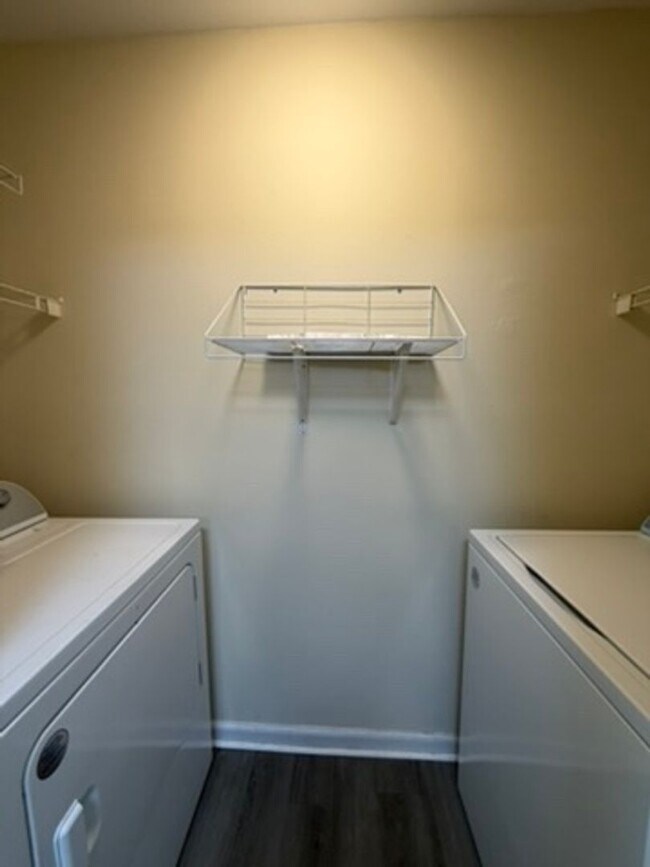 Building Photo - 25% OFF FIRST MONTH'S RENT -- Updated 2 Bedroom First Floor Condo