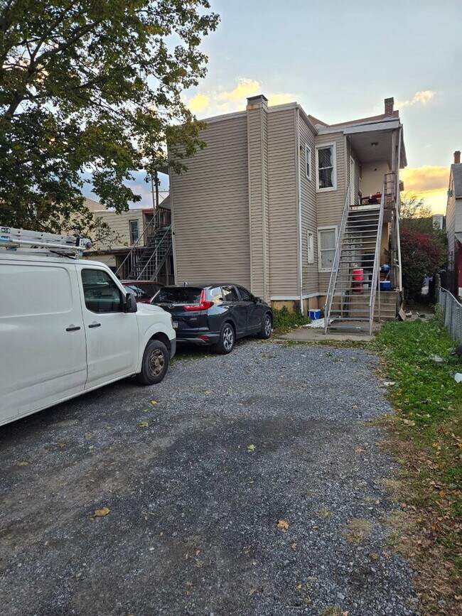 Building Photo - 444 N 5th St