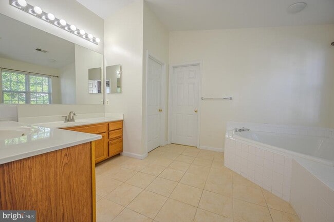 Building Photo - 8324 Tenbrook Dr