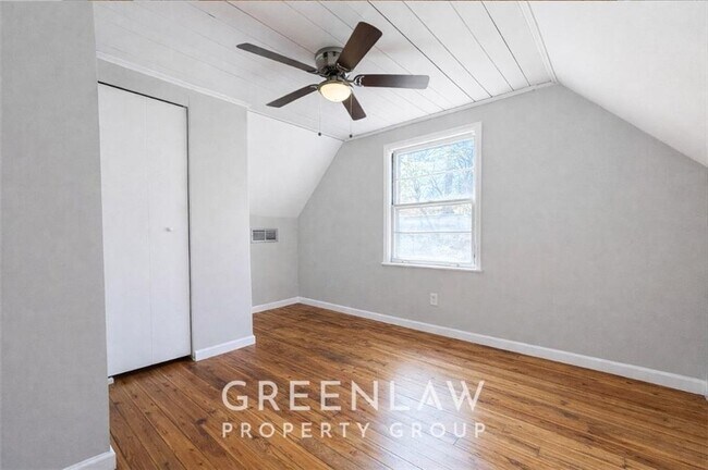 Building Photo - 1944 Lyle Ave