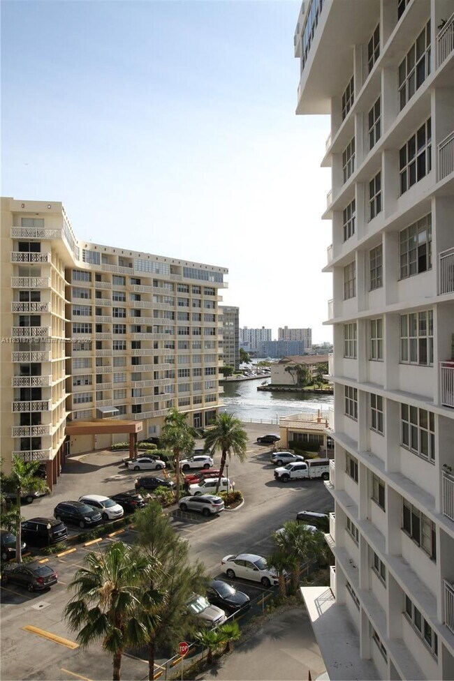 Building Photo - 1801 S Ocean Dr