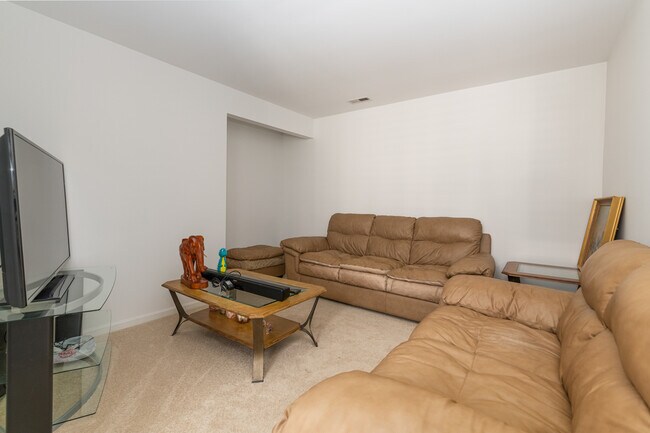 Building Photo - 152 Finstad Dr