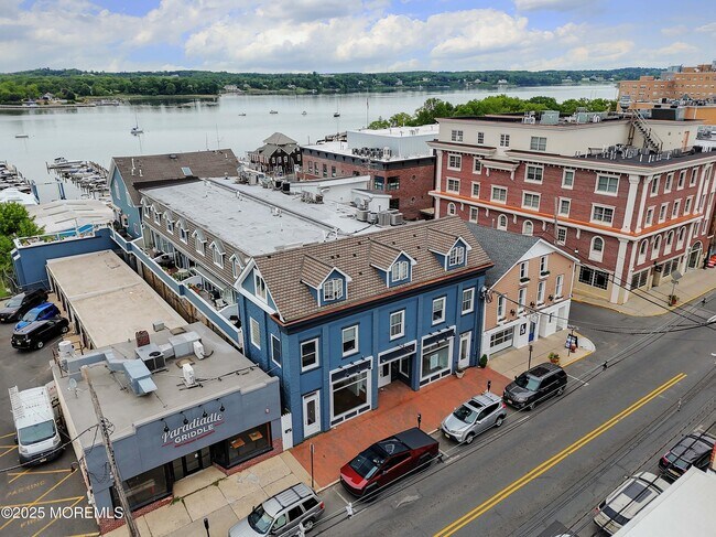 Building Photo - 30 W Front St