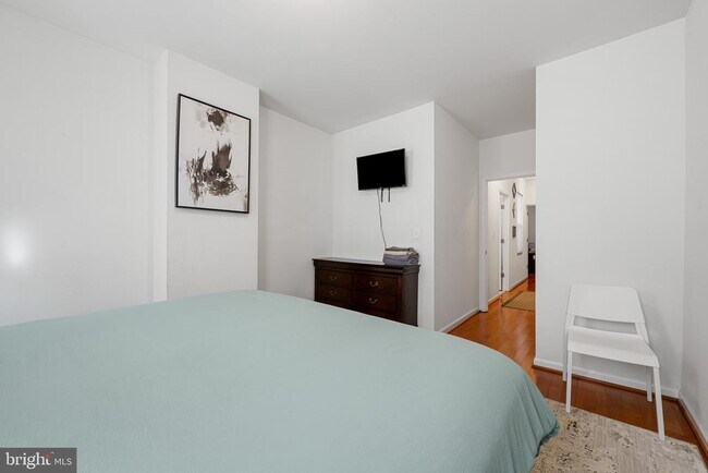Building Photo - 831 S Montford Ave