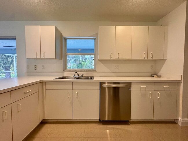 Building Photo - 1132 Hatteras Cir