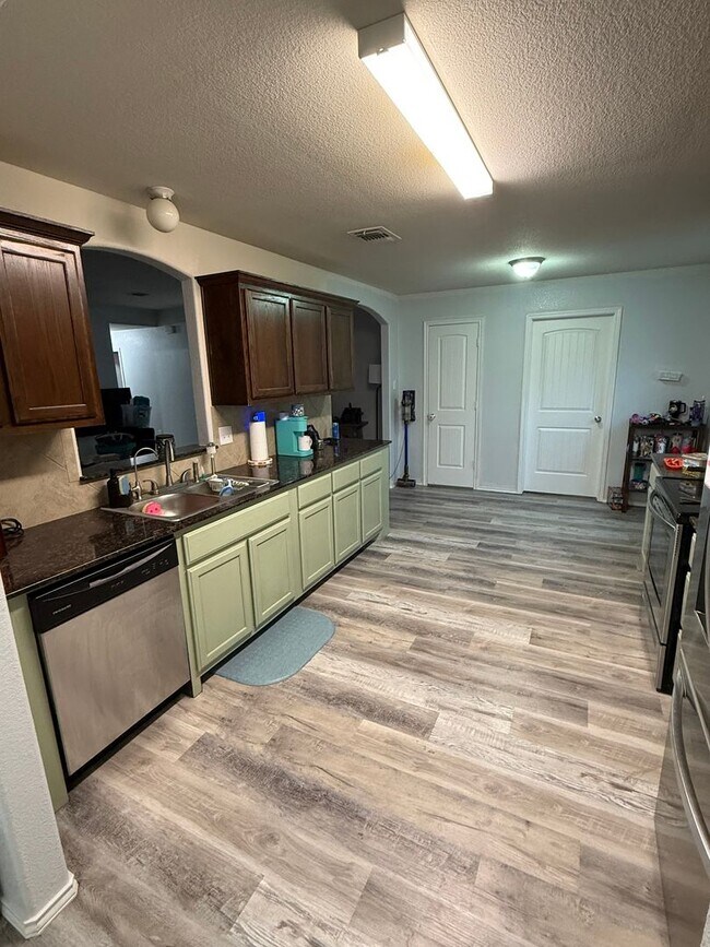 Building Photo - 5 bedroom Home in Copperas Cove