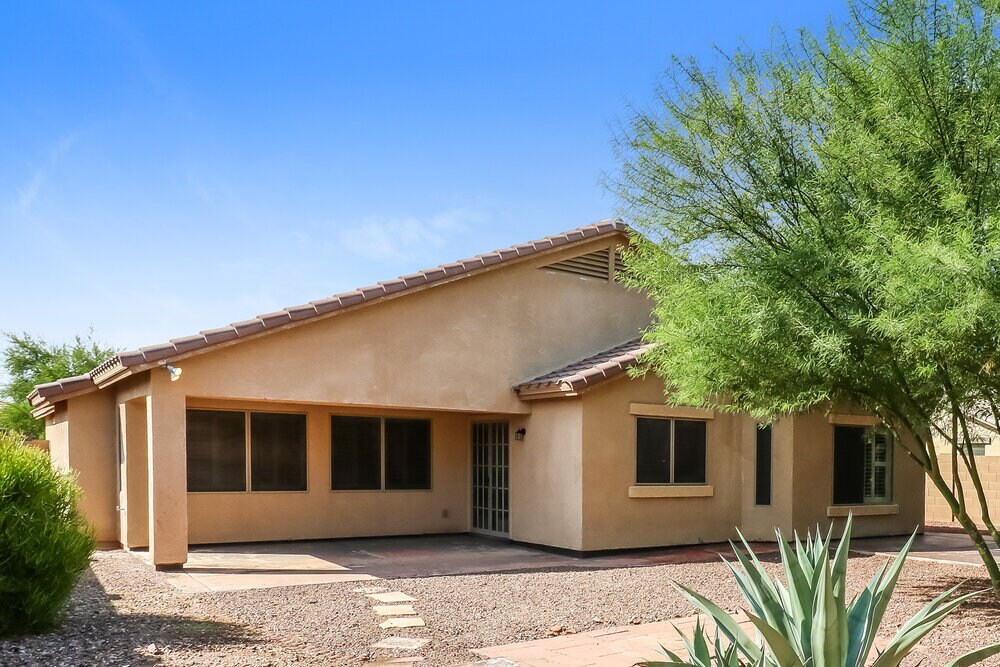 Building Photo - 25644 W Magnolia St