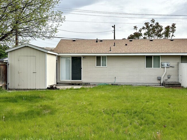 Building Photo - 409 Benham St