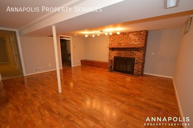 Building Photo - 556 Arundel Dr