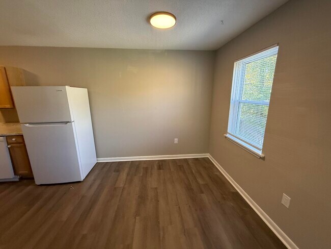 Building Photo - 213 N Ann St