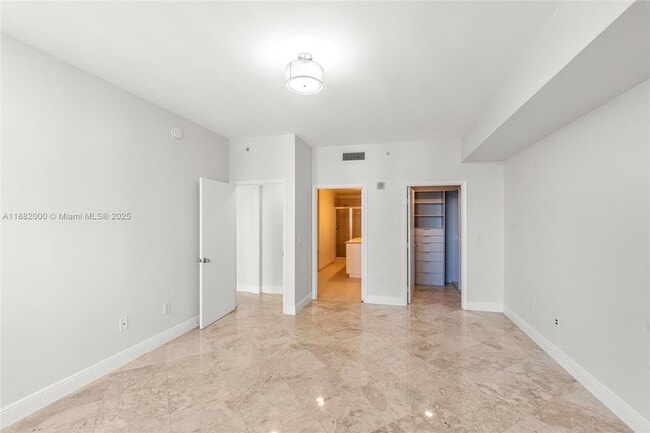 Building Photo - 3340 NE 190th St