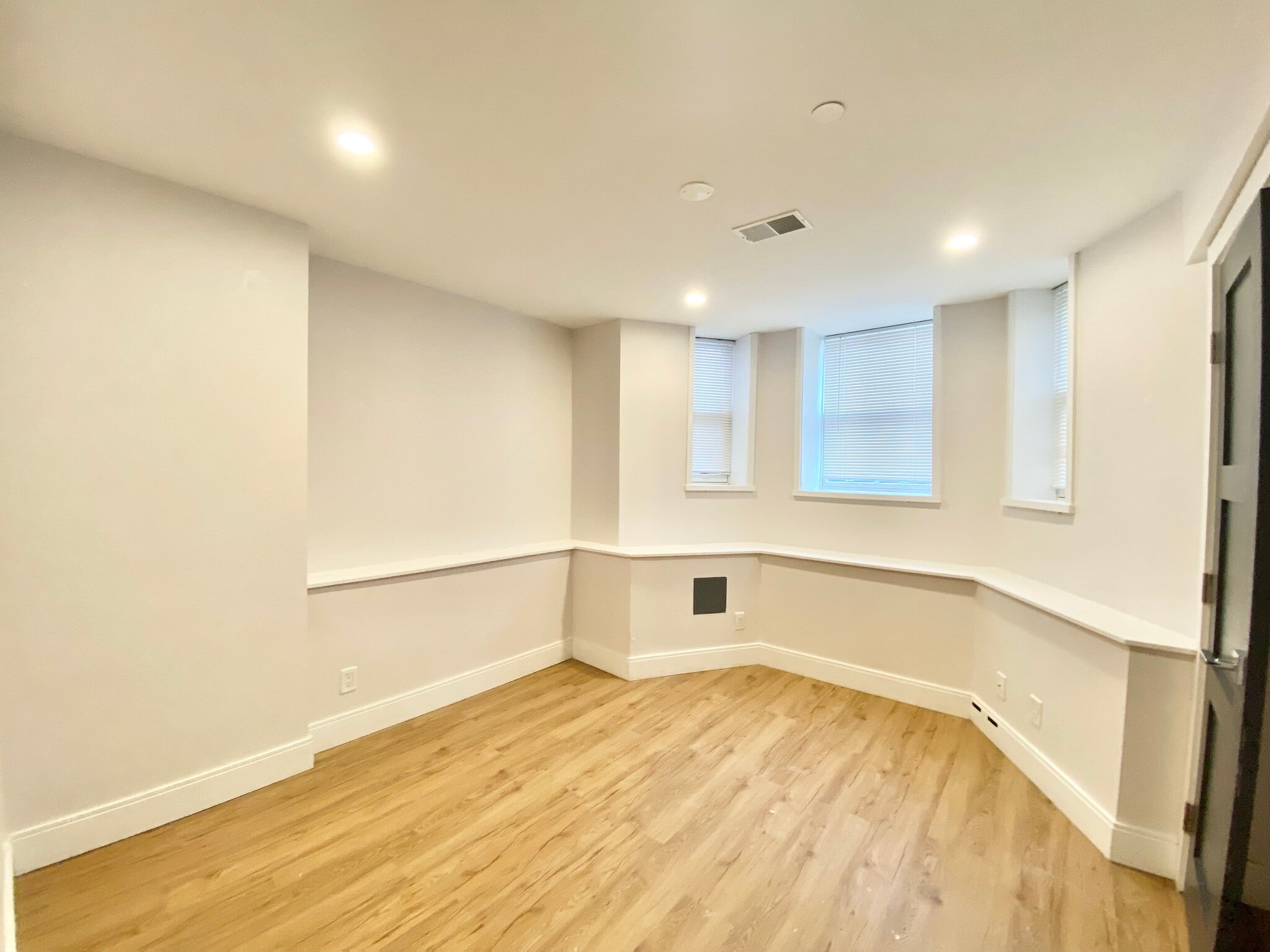 Building Photo - 11 Highland Park Ave