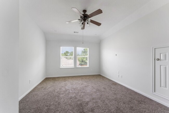 Building Photo - 2 Granite Path Pl