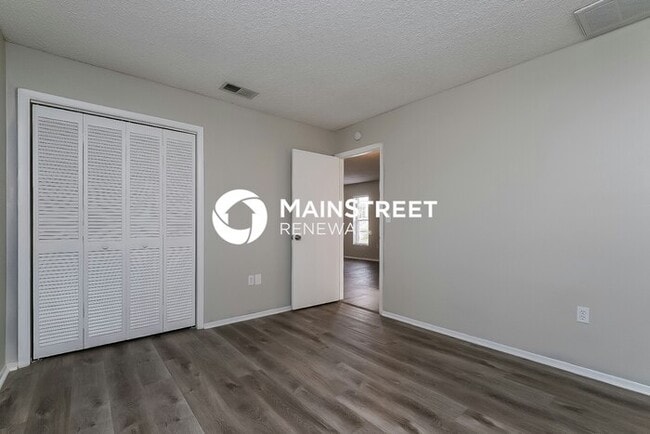 Building Photo - 3 Bedroom Pet-Friendly Home in SPRING HILL...