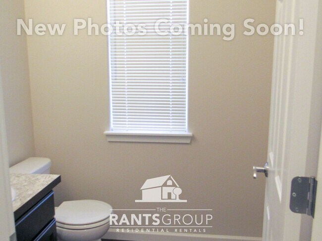 Building Photo - Fantastic Neighborhood! Easy Commute to JBLM!