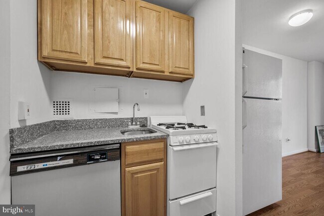 Building Photo - 950 25th St NW