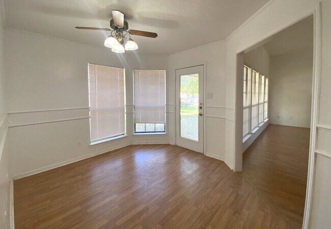 Building Photo - 1303 Falcon Trl