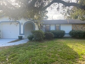 Building Photo - 2 bedroom 2 bathroom home with a screened in porch