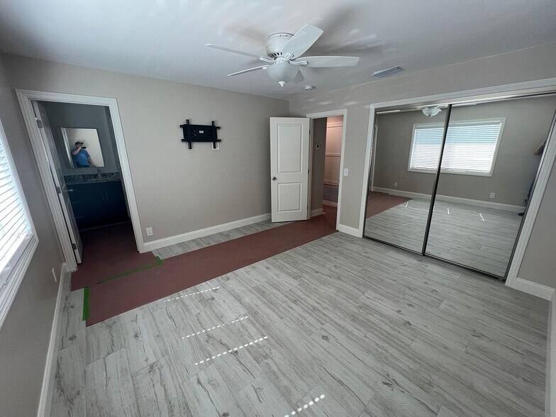 Building Photo - 16111 Amber Valley Dr