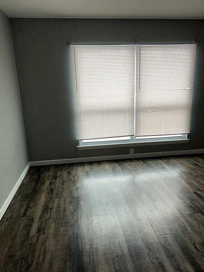 Building Photo - 607 Park Ave