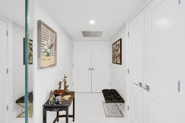 Building Photo - 5600 N Flagler Dr