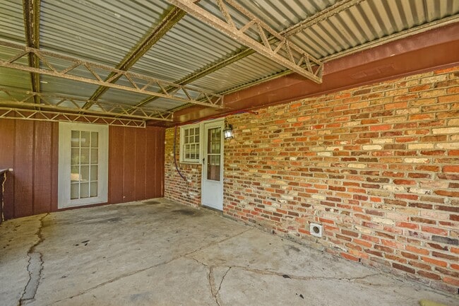 Building Photo - 4244 Sunshine Dr