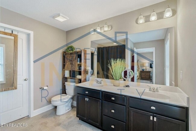 Building Photo - 129 Hackberry St