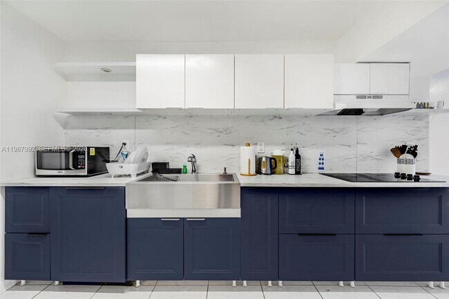 Building Photo - 18001 N Bay Rd