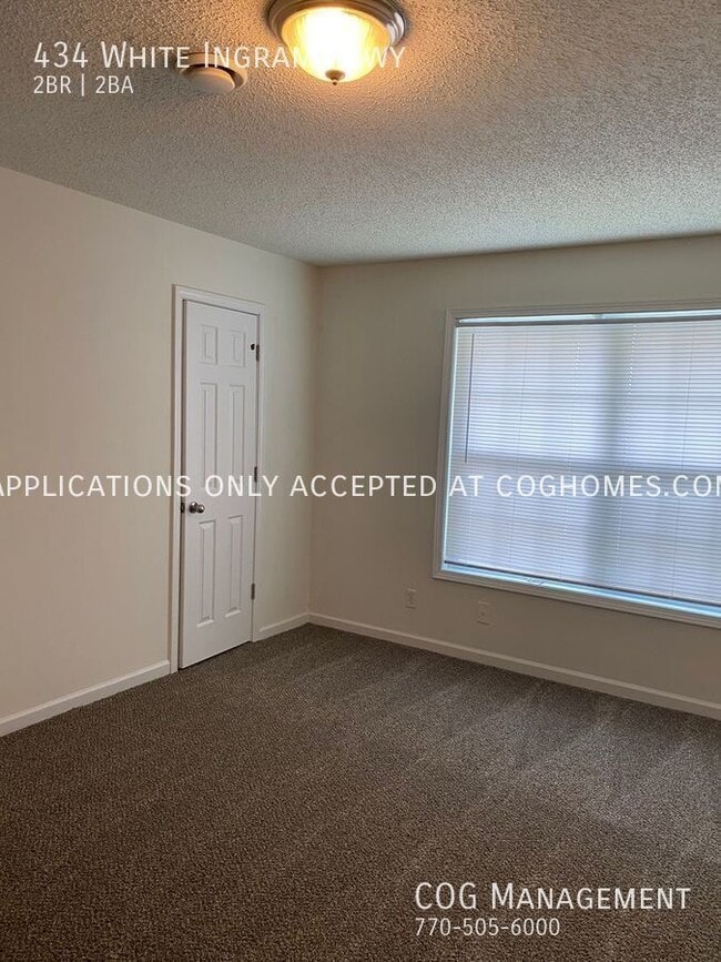 Building Photo - 290 Merchants Square