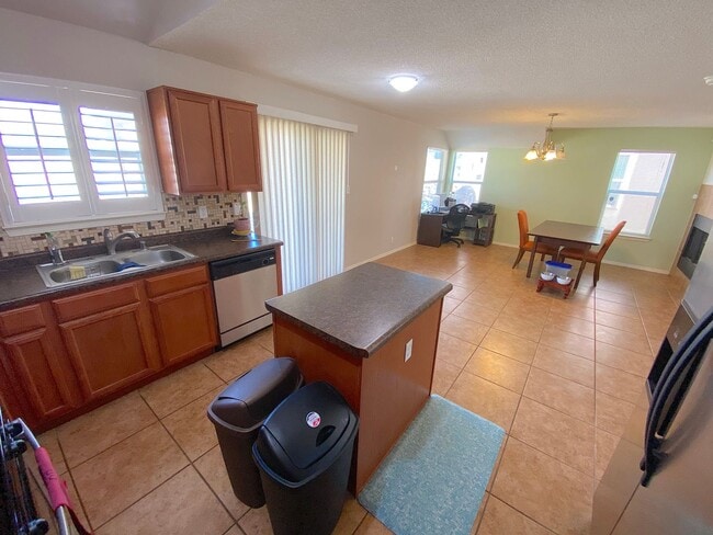 Building Photo - Northeast/Sandstone Ranch El Paso 3 Bed Re...