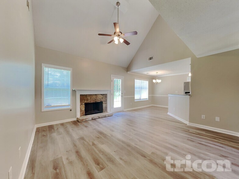 Building Photo - 477 Rosewood Cir