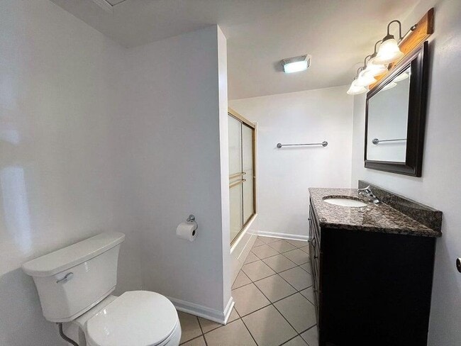 Building Photo - 212 E Washington St