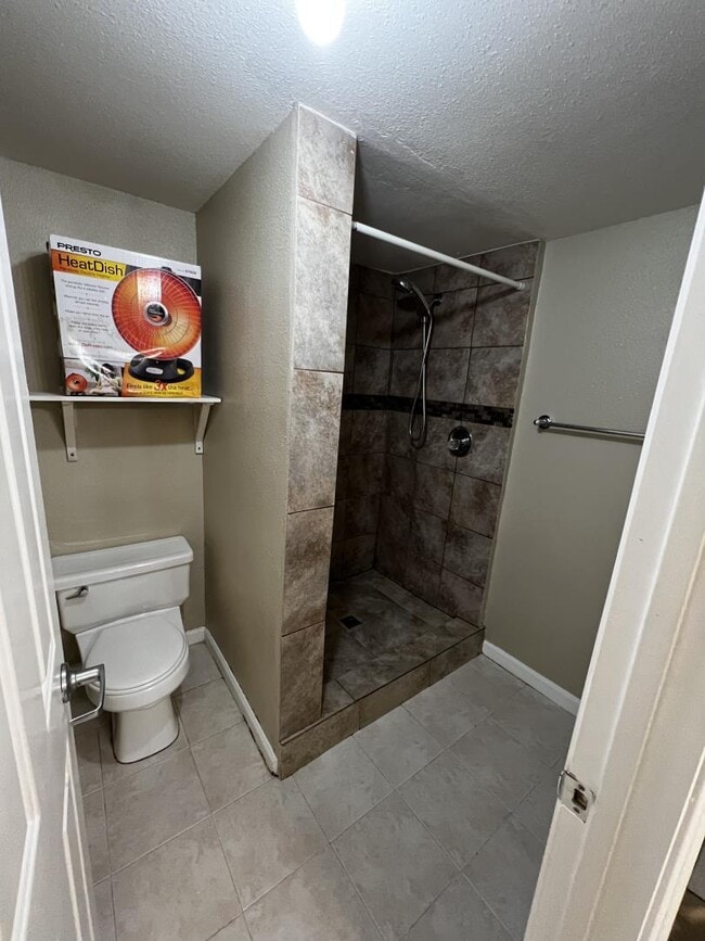 Building Photo - 419 Avalon Dr