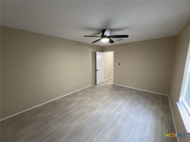 Building Photo - 2611 Littlewood Dr