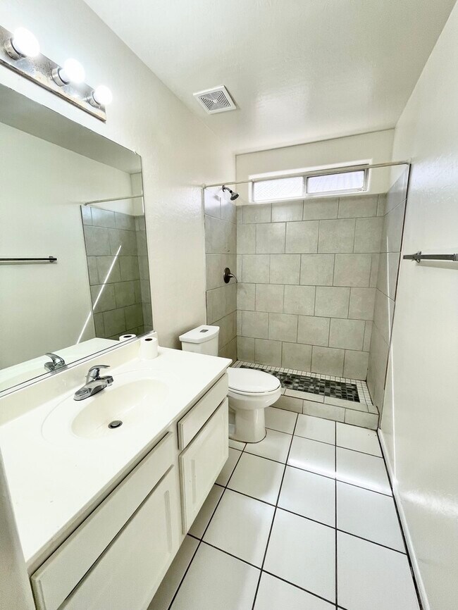 Building Photo - 8755 W Las Palmaritas Dr