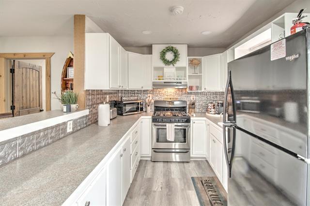 Building Photo - 179 Oak St